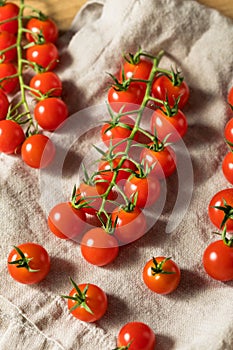 Raw Red Organic Cherry Tomatoes