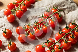 Raw Red Organic Cherry Tomatoes