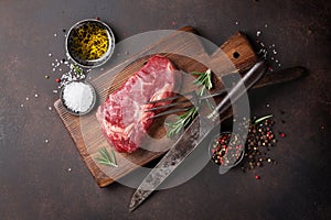 Crudo cucinando composizione 