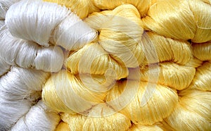Raw silk thread