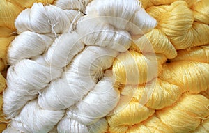 Raw silk thread