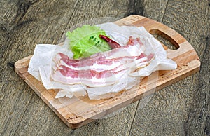 Raw sloced bacon