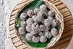 Raw snack balls from above