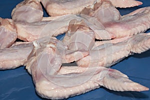 Raw uncooked chicken wings.
