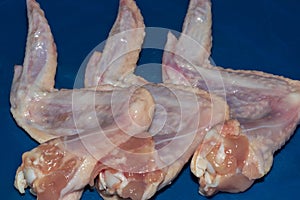 Raw uncooked chicken wings.