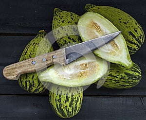 Raw and unripe tiny melon food to lose weight, run melon intestines, low calorie calves,