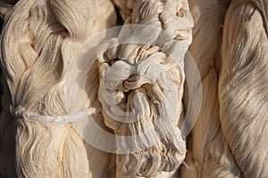 Raw yarn