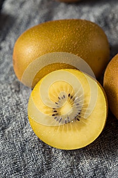 Raw Yellow Organic Golden Kiwis