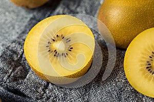 Raw Yellow Organic Golden Kiwis