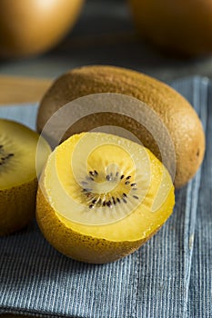 Raw Yellow Organic Golden Kiwis