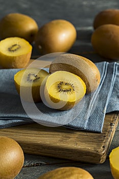 Raw Yellow Organic Golden Kiwis