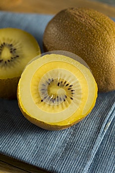 Raw Yellow Organic Golden Kiwis