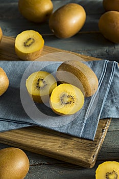 Raw Yellow Organic Golden Kiwis