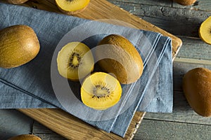 Raw Yellow Organic Golden Kiwis