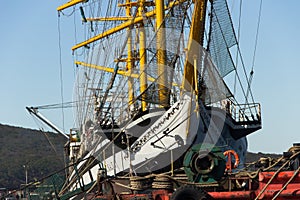 Rays, masts, cables and rigging of a sailing ship