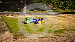 RC Truggy ide priamo k skoku