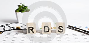 RDS - Remote Desktop Services acronym on wooden block, technology concept background