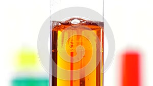 Reacting of a liquid containing sodium bicarbonate with acid