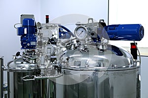 Reactors of suspensions and solutions. Manufacture of pharmaceutical industry. Production of suspensions, solutions for