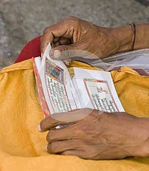 Reading Tibetan script