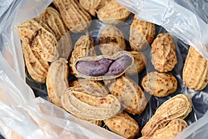 Ready to eat boiled peanuts.