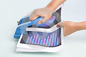 Ready to press hole puncher