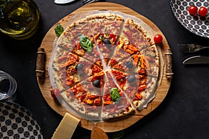 Ready-to-serve cut pizza