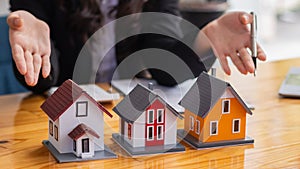 Real estate dealers are introducing home models to help customers make purchase decisions and sign purchases, as well as home and