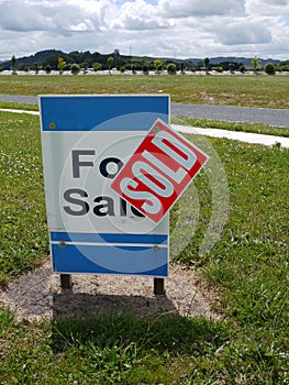 Real estate: land for sale - v