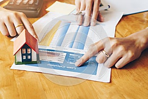 Real estate services for buying home calculating table installment payment to customer.