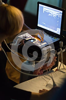 Real Sonography, portable ultrasonic scanning in dark room