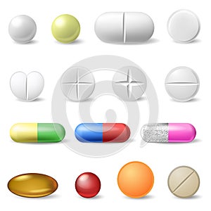 Realistic medical pills. Medicine healthcare vitamins and antibiotics capsule, pharmaceutical painkiller drugs isolated