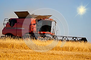 Reaping machine or harvester combine
