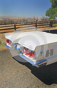 Rear-end 1960 Ford Thunderbird Convertible