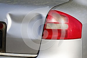 Rear of silver car get damaged by crash