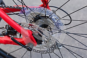 Rear wheel hub with disk brake and sprockets of bicycle