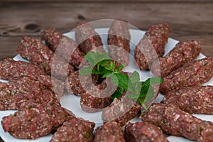 RECIPE FOR LEBANESE KEBBE NAYYHE, RAW MINCED BEEF, MARJORAM, MINT, ONIONS, CRUSHED WHEAT, SEVEN SPICES, CINNAMON