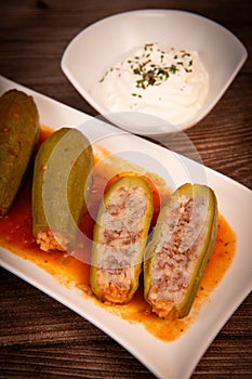 RECIPE FOR LEBANESE-STYLE MINI ZUCCHINI STUFFED WITH RICE AND BEEF IN A TOMATO SAUCE