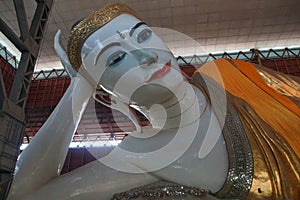 Reclining buddha