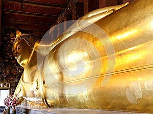 Reclining buddha