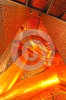 Reclining Buddha statue