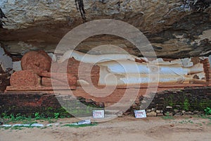 Reclining buddha statue, Pidurangala Royal Cave Temple, Sigiriya, Sri Lanka