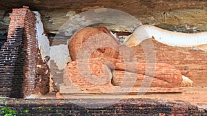 Reclining buddha statue, Pidurangala Royal Cave Temple, Sigiriya, Sri Lanka