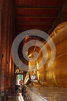 Reclining Buddha statue. Wat Pho, Bangkok, Thailand