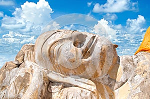 Reclining Buddha status