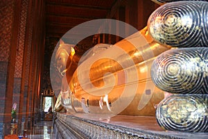 Reclining Buddha at Wat Pho photo