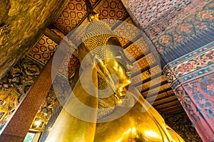 Reclining golden buddha statue at Wat Pho