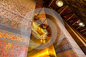 Reclining golden buddha statue at Wat Pho