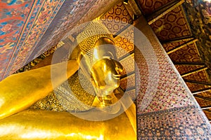 Reclining golden buddha statue at Wat Pho