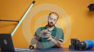 Recording tutorial about tripod head